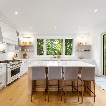 Luxury Home - 5 Min From Airport, 15 To Downtown